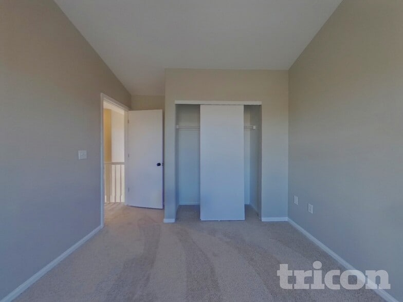 Building Photo - 6765 Lionshead Pkwy