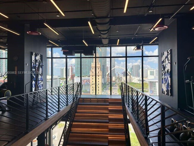 Building Photo - 398 NE 5th St