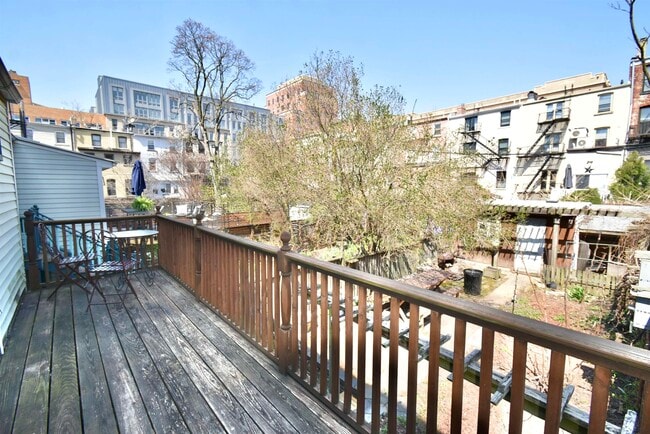 Building Photo - 214 8th St