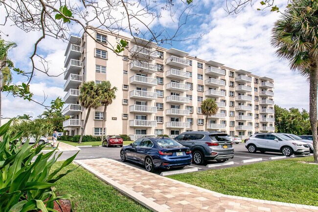 Building Photo - 1831 NE 38th St