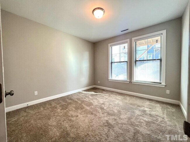 Building Photo - 4 Bedroom 3 Bath Townhome for Rent North S...
