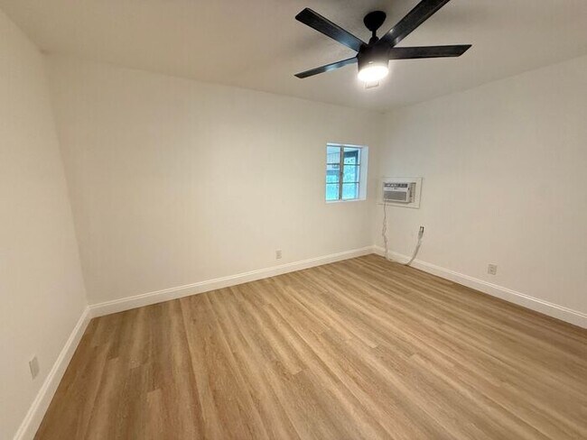 Building Photo - Groveland Home on large lot-$500 OFF FIRST MONTH'S RENT