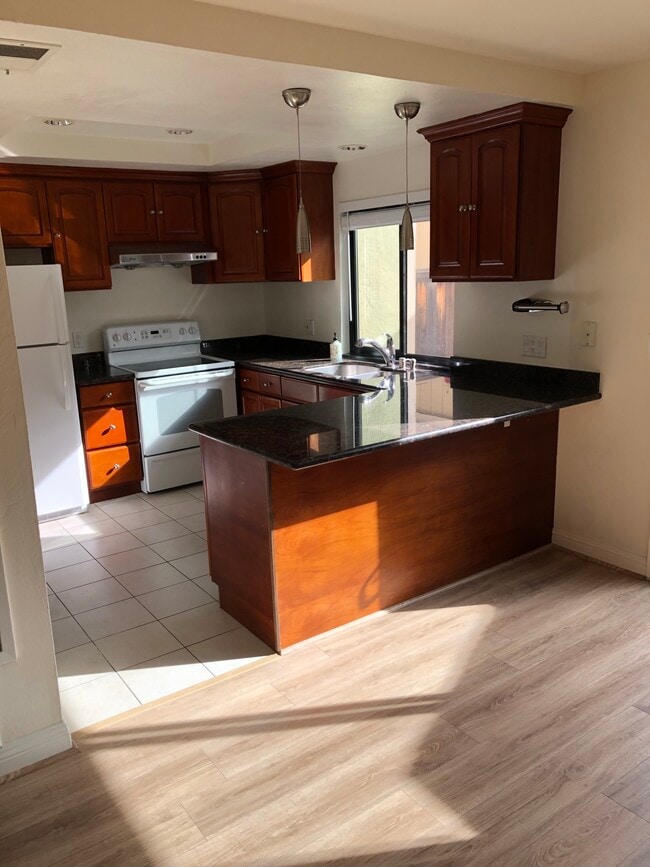 Building Photo - 818 Juno Ln