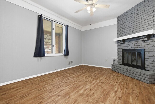 Building Photo - Kam316