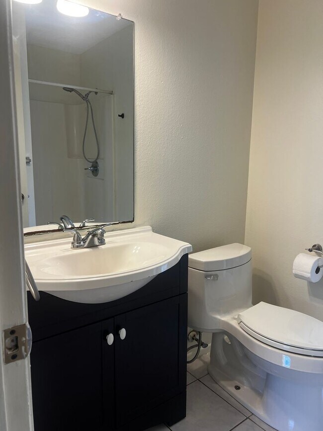 Building Photo - 2BR/2Bath Single Family 1 Car Garage South Venice Home!