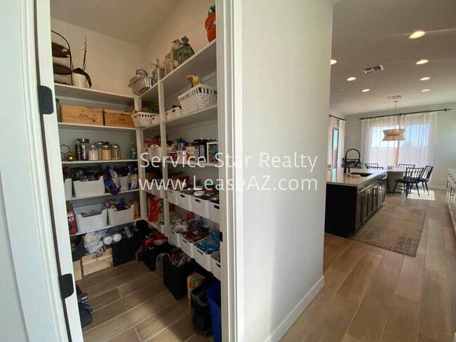 Building Photo - 9607 E Solina Ave