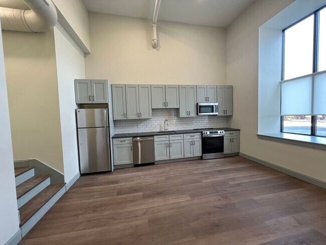 Building Photo - 160 Seabury St