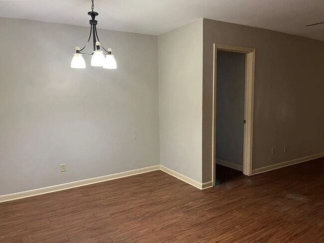 Building Photo - New Listing in a great location