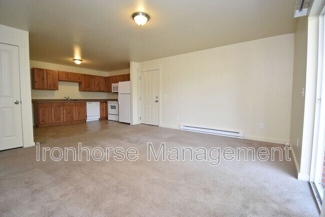Building Photo - 807 W Villard St