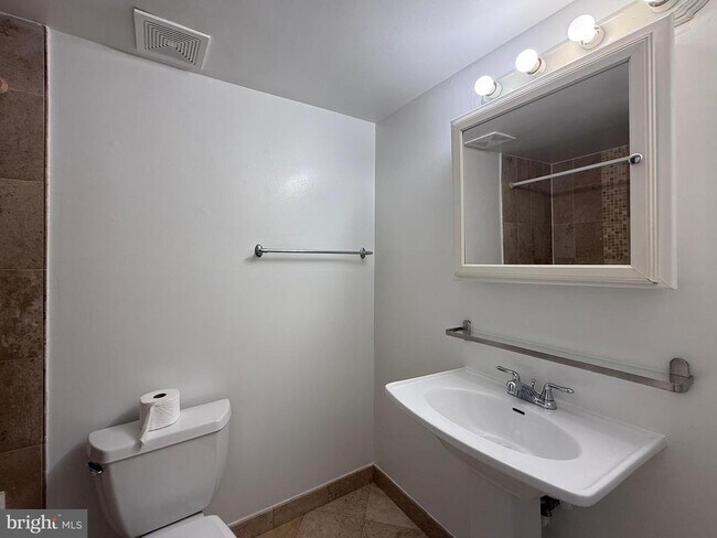 Building Photo - 12204 Braxfield Ct