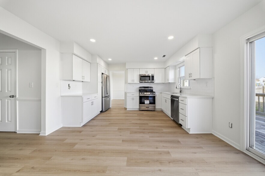 Building Photo - 4732 Brompton Dr