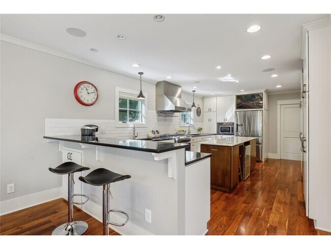 Building Photo - 4015 Wood End Dr