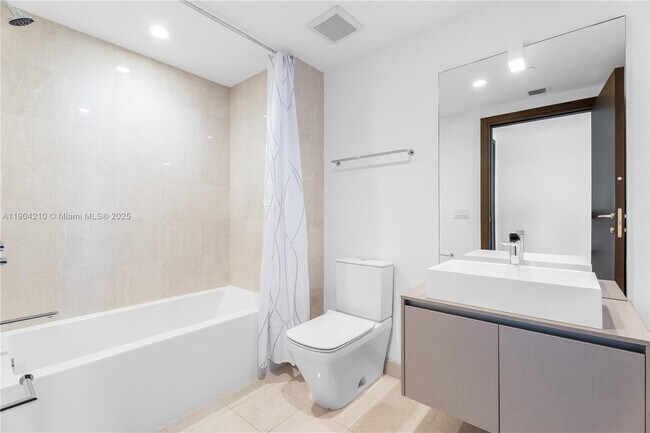 Building Photo - 1000 Brickell Plaza