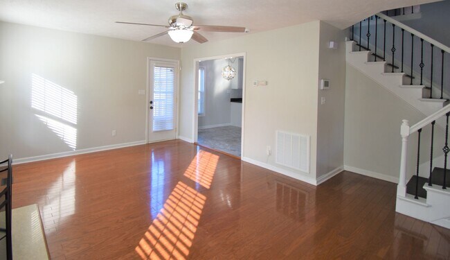 Building Photo - 3 Bedroom 2 Bath with Bonus Rooom