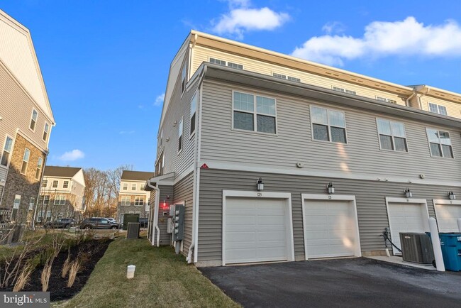 Building Photo - 123 Stoutsburg Blvd