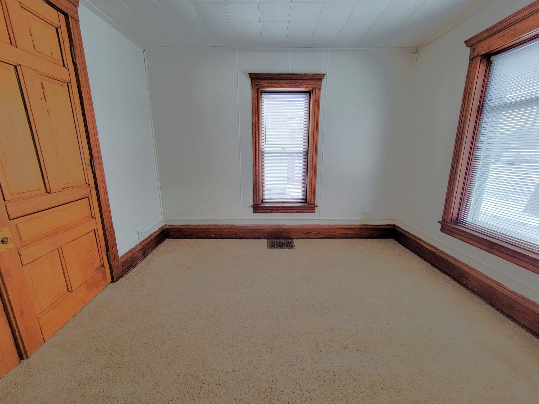 Building Photo - 210 N Fremont St