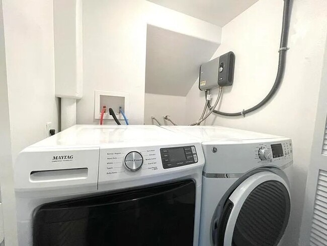 Building Photo - A stunning two-story house boasts three spacious bedrooms and 2.5 bathrooms