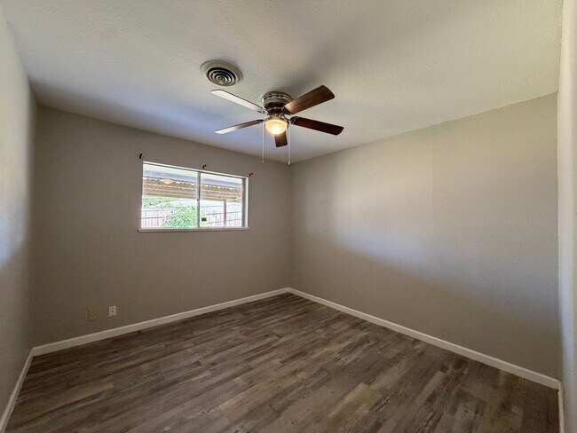Building Photo - 749 Burkshire Dr