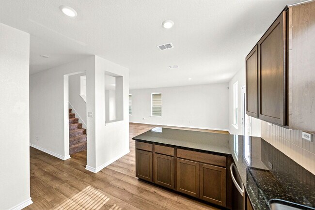 Building Photo - 4750 Broadside Ave