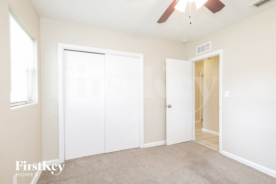 Building Photo - 1621 Mockingbird Ln