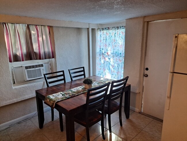 Building Photo - 6600 SW 26th St