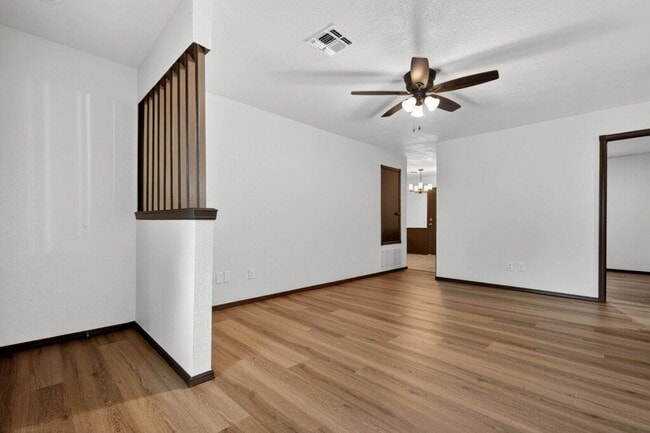 Building Photo - 742 W Juniper Dr