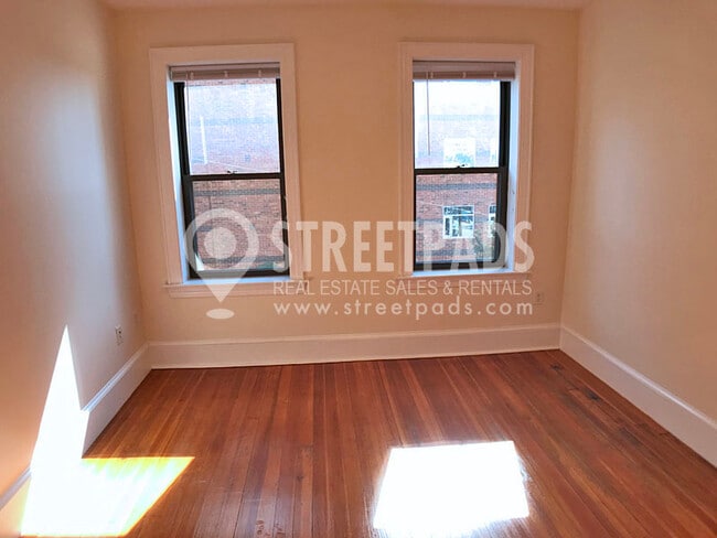 Building Photo - 881 Massachusetts Ave