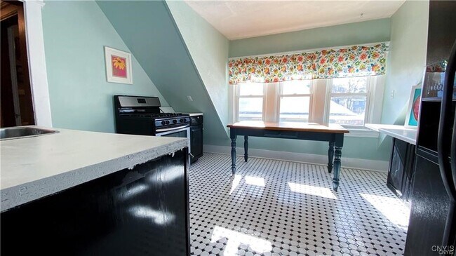 Building Photo - 400 Roberts Ave