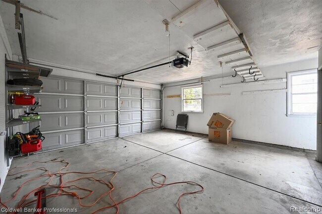 Building Photo - 4448 Greenwood Dr