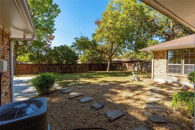 Building Photo - 2217 Sylvan Dr
