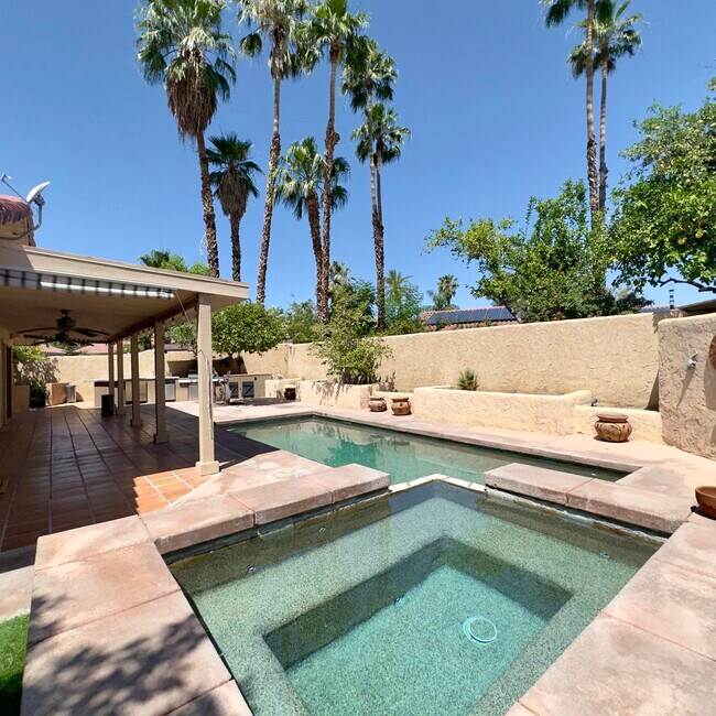 Building Photo - 40064 Silktree Ct