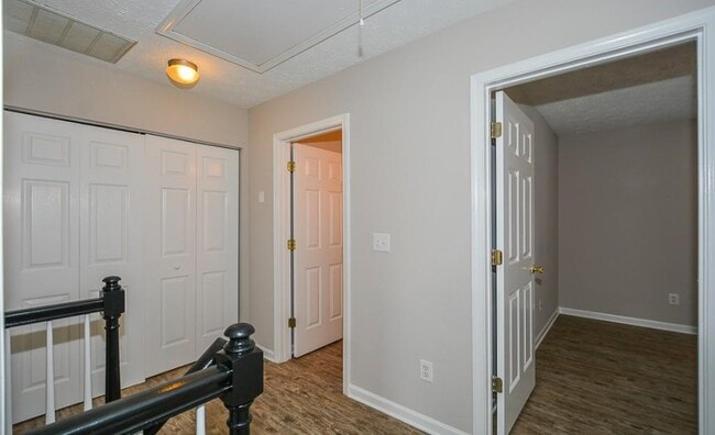 Building Photo - 612 Spanish Oak Dr