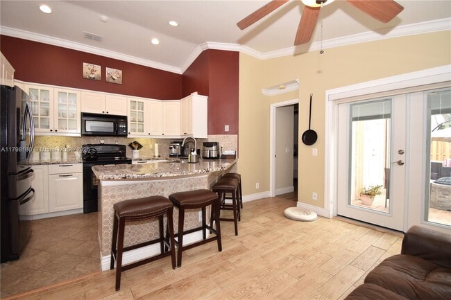 Building Photo - 855 San Remo Dr