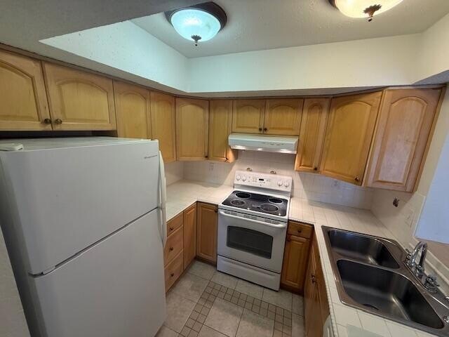Building Photo - 1500 SE Royal Green Cir