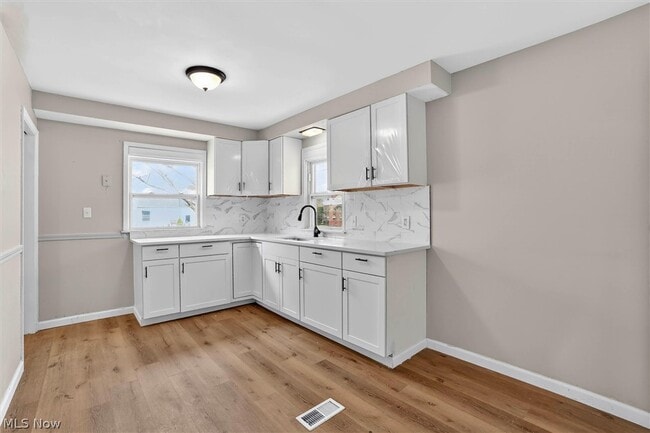 Building Photo - 1851 Beverly Hills Dr