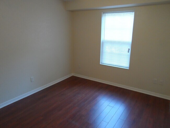 Building Photo - 1221 NW 35th Ave