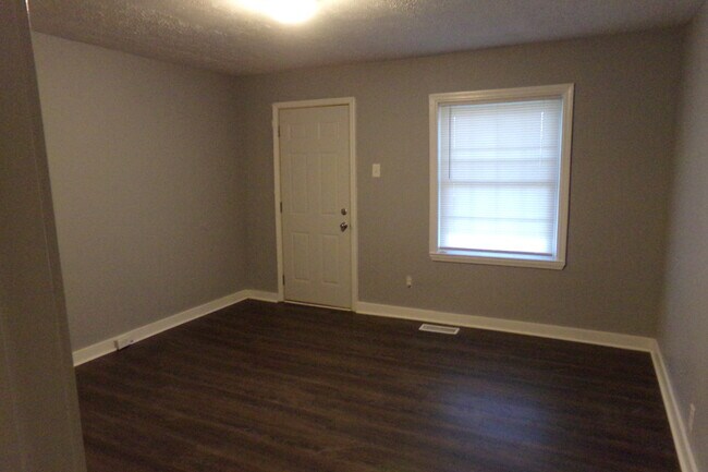 Building Photo - 229 E Southern Heights Ave