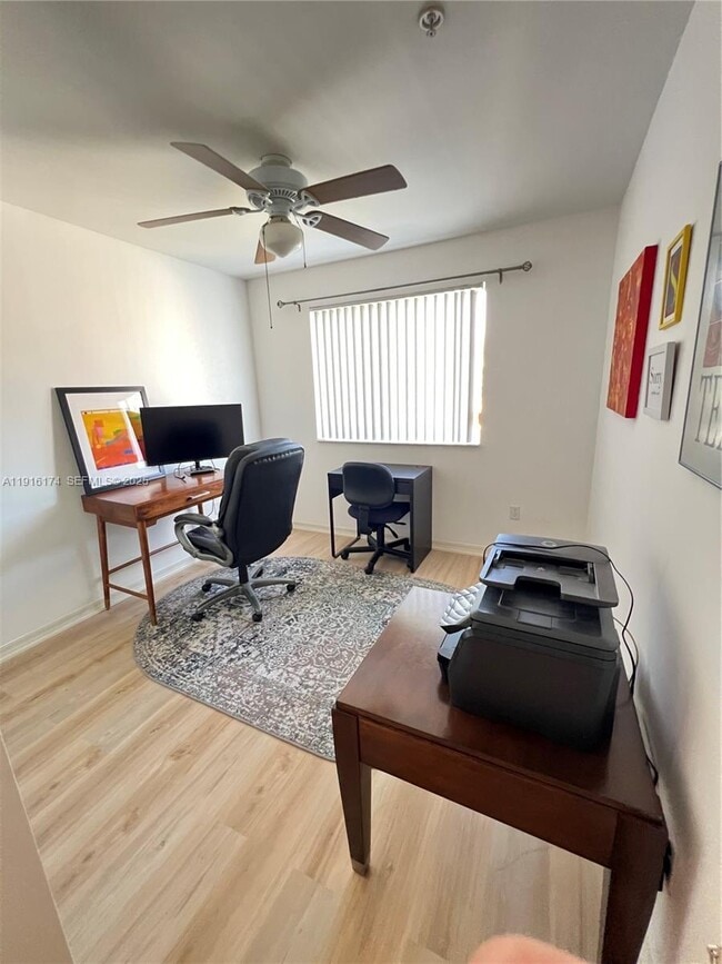 Building Photo - 460 S Park Rd