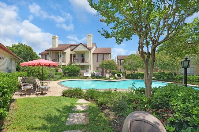 Building Photo - 2120 El Paseo St