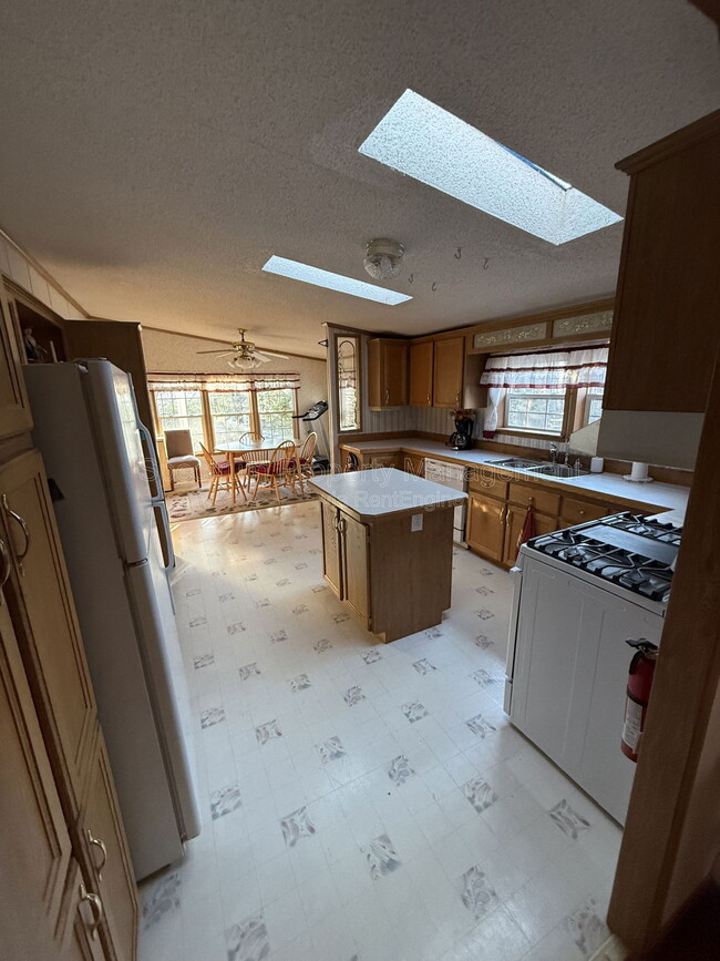 Building Photo - 91 Heath St