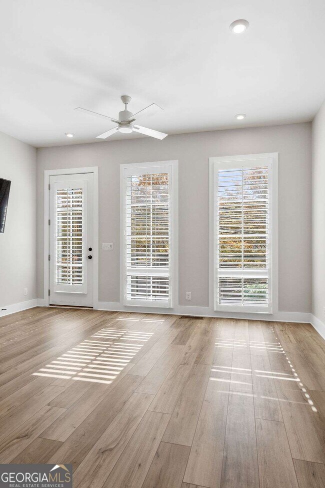 Building Photo - 1272 Longreen Ter NW