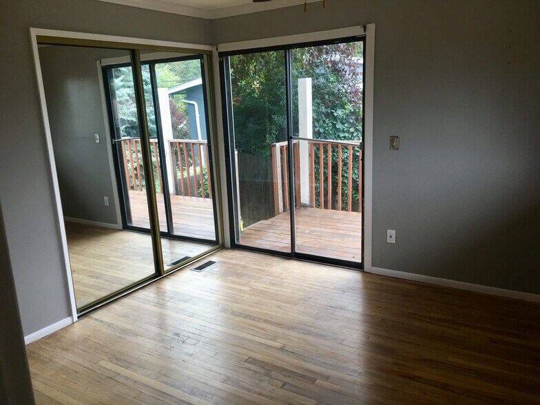 Upstairs Bedroom - 3512 East Ben Burr Boulevard