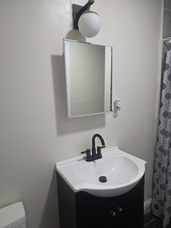 Building Photo - 1808 41st Ave