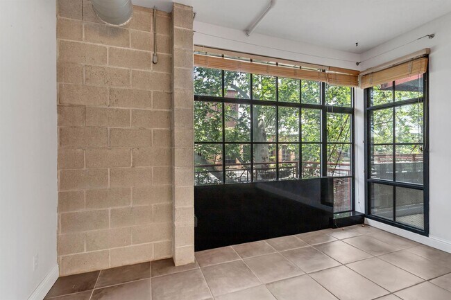 Building Photo - Modern Downtown Salt Lake City 1bd/1ba Con...