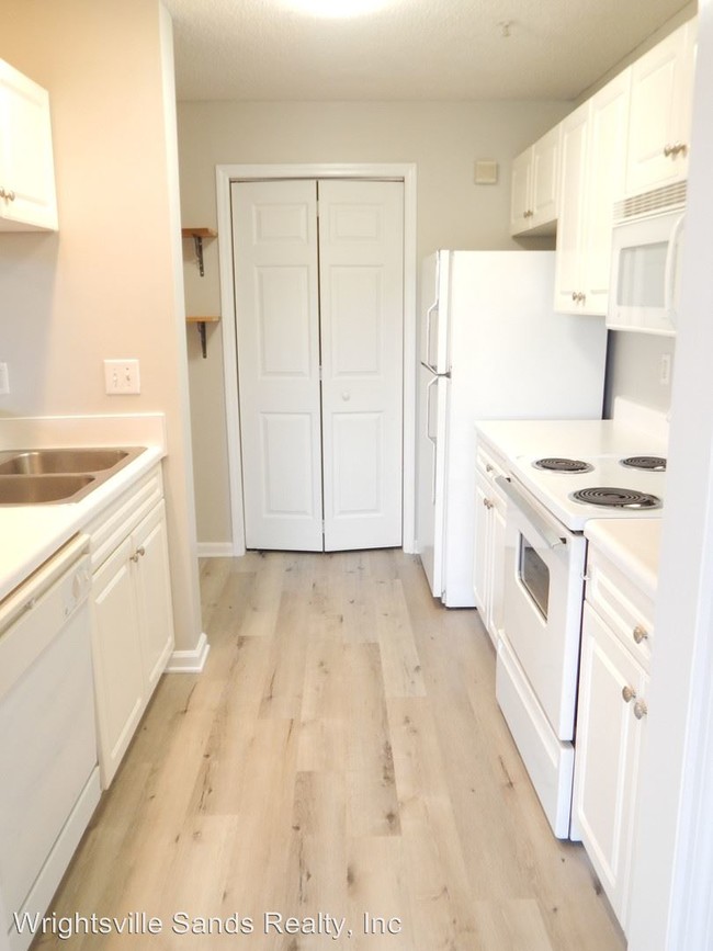 Building Photo - 2 br, 2 bath House - 805 March Court Unit K