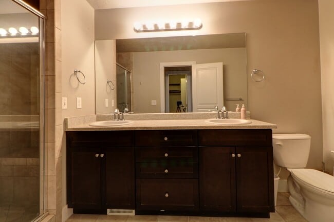 Building Photo - 3 bedroom Ivory Ridge Townhome