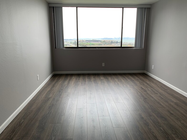 Building Photo - 555 Pierce St