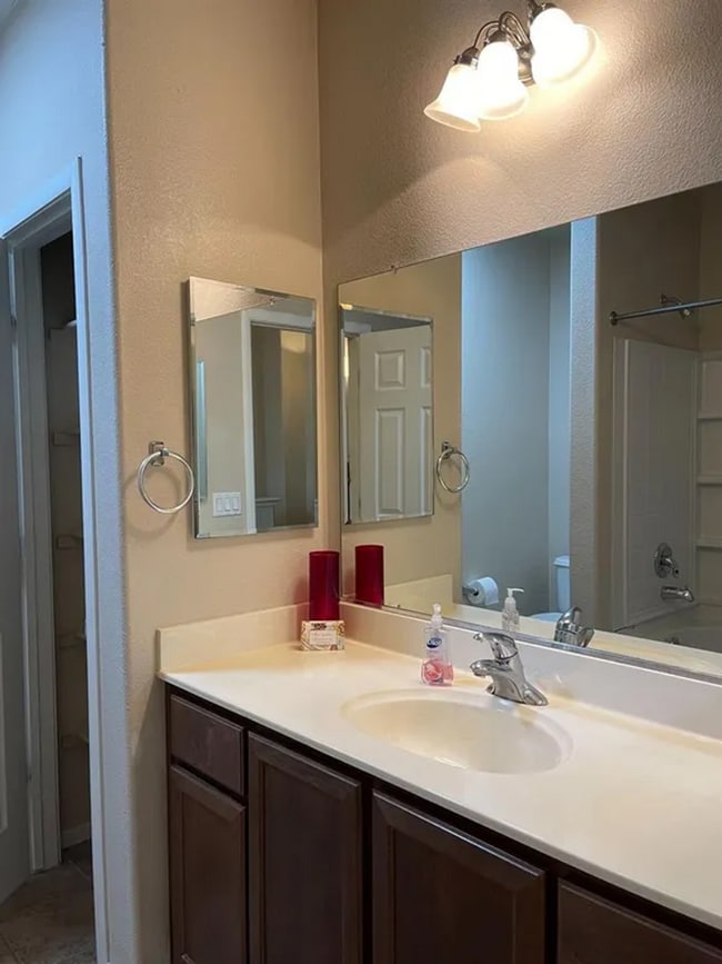 Building Photo - COMING SOON!!! Natomas Townhouse