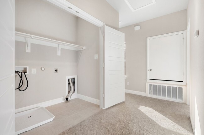 Building Photo - 2041 Layla Dr