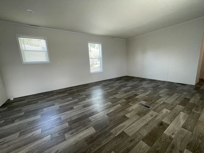 Building Photo - 15862 Villaire Ave